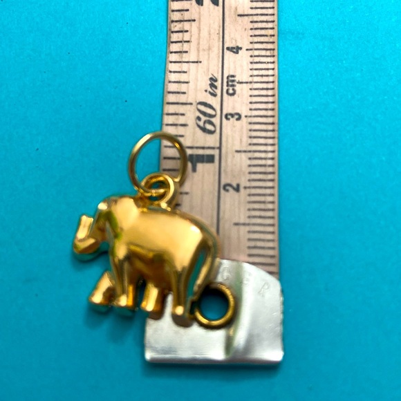5/$10❤️❤️❤️New Rose Gold Toned Alloy Trunks Up Elephant Charm Pendant - Picture 2 of 2